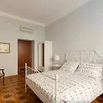 Апартаменты Exclusive A Few Steps From The Spanish Steps Рим